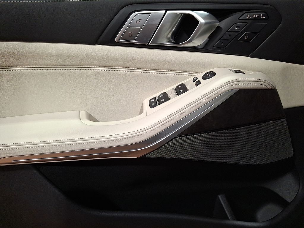 Thumbnail: 2027 BMW X7 - 5