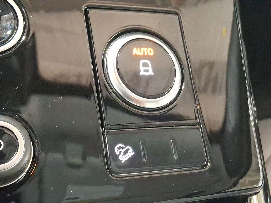 Thumbnail: 2023 Land Rover Range Rover Sport - 20