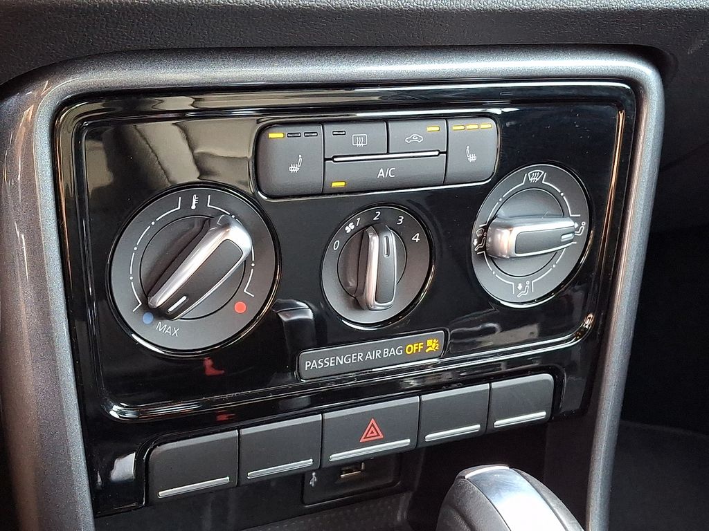 Thumbnail: 2019 Volkswagen Beetle - 13