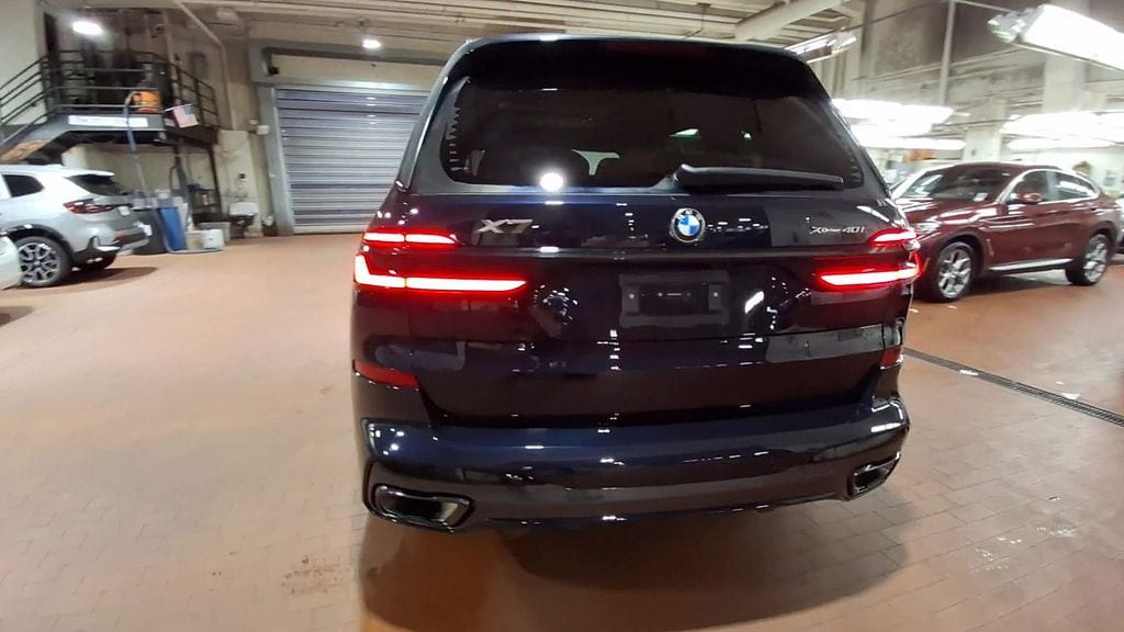 Thumbnail: 2026 BMW X7 - 7