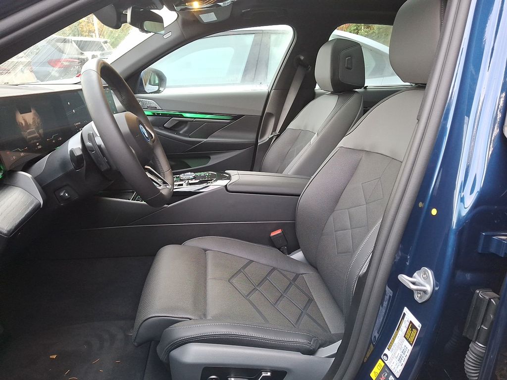 Thumbnail: 2025 BMW i5 - 9