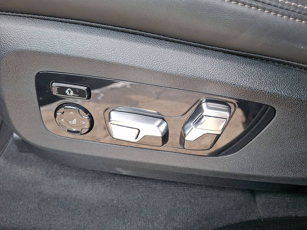 Thumbnail: 2025 BMW X7 - 11