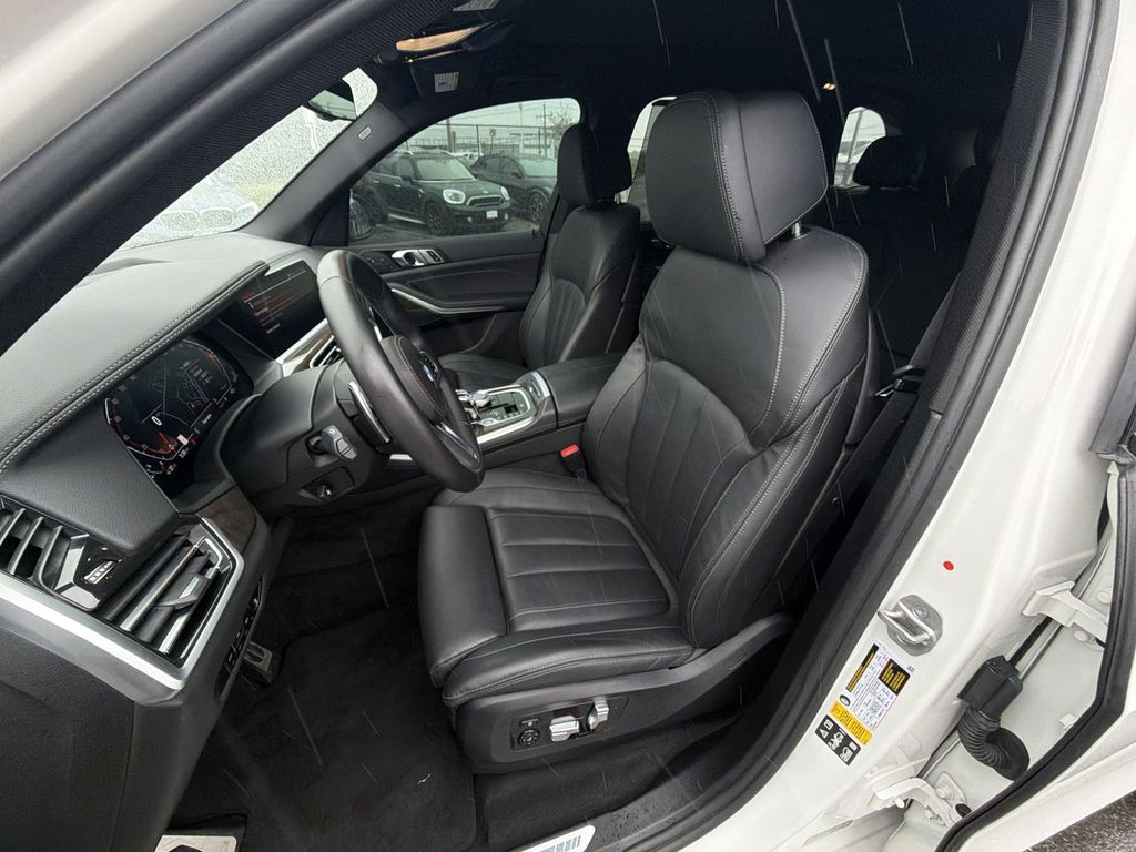 Thumbnail: 2022 BMW X5 - 22
