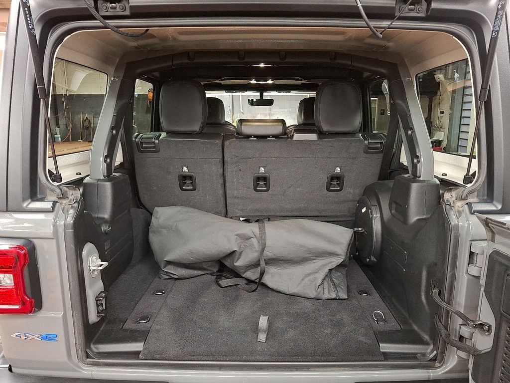 2023 Jeep Wrangler Sahara 27