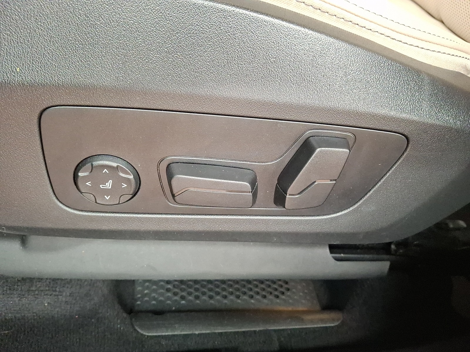 Thumbnail: 2025 BMW X1 - 9