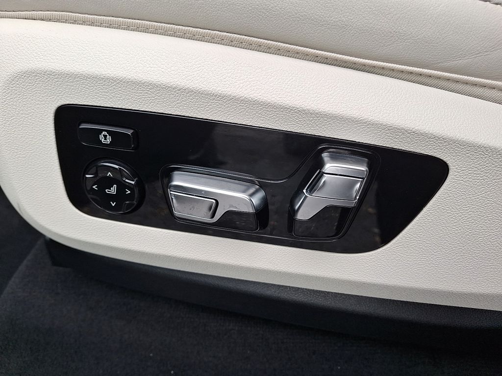 Thumbnail: 2026 BMW X7 - 11