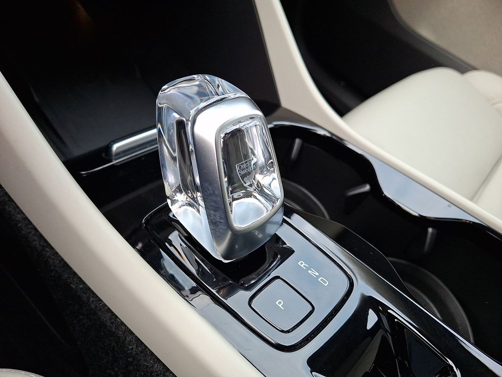 Thumbnail: 2023 Volvo XC40 - 12