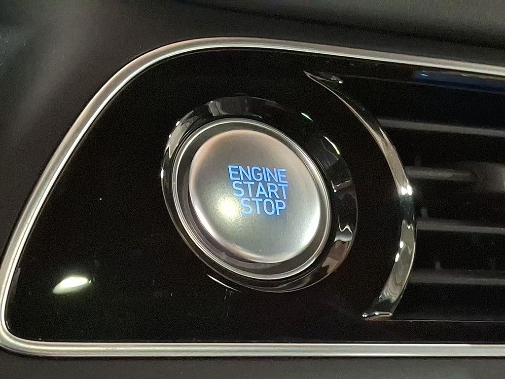 Thumbnail: 2023 Genesis G70 - 21