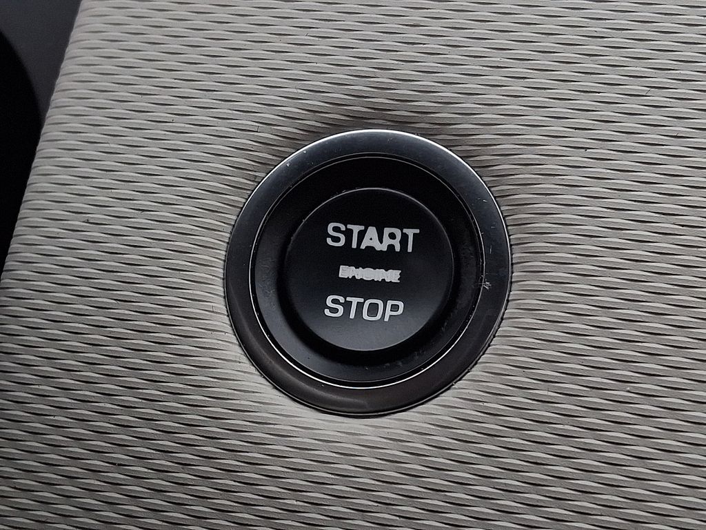 Thumbnail: 2023 Land Rover Discovery Sport - 19