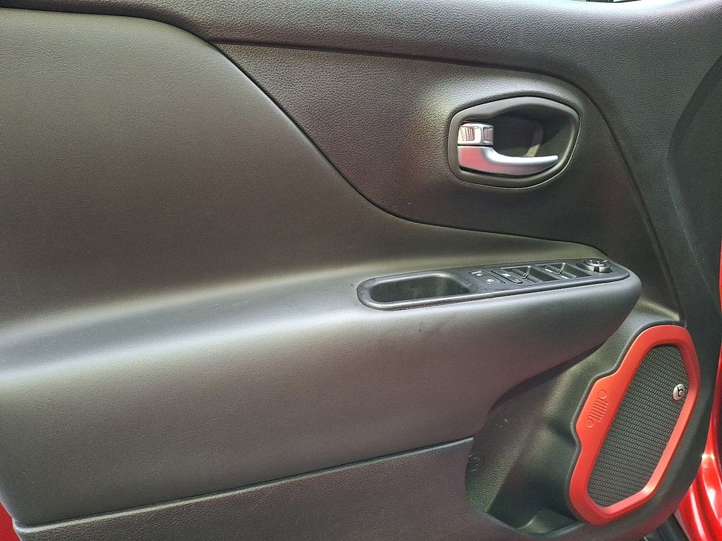 2016 Jeep Renegade Trailhawk 10