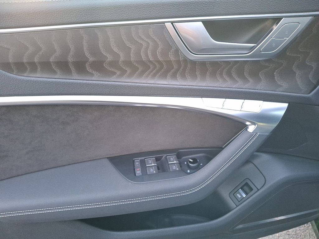 Thumbnail: 2020 Audi S6 - 7