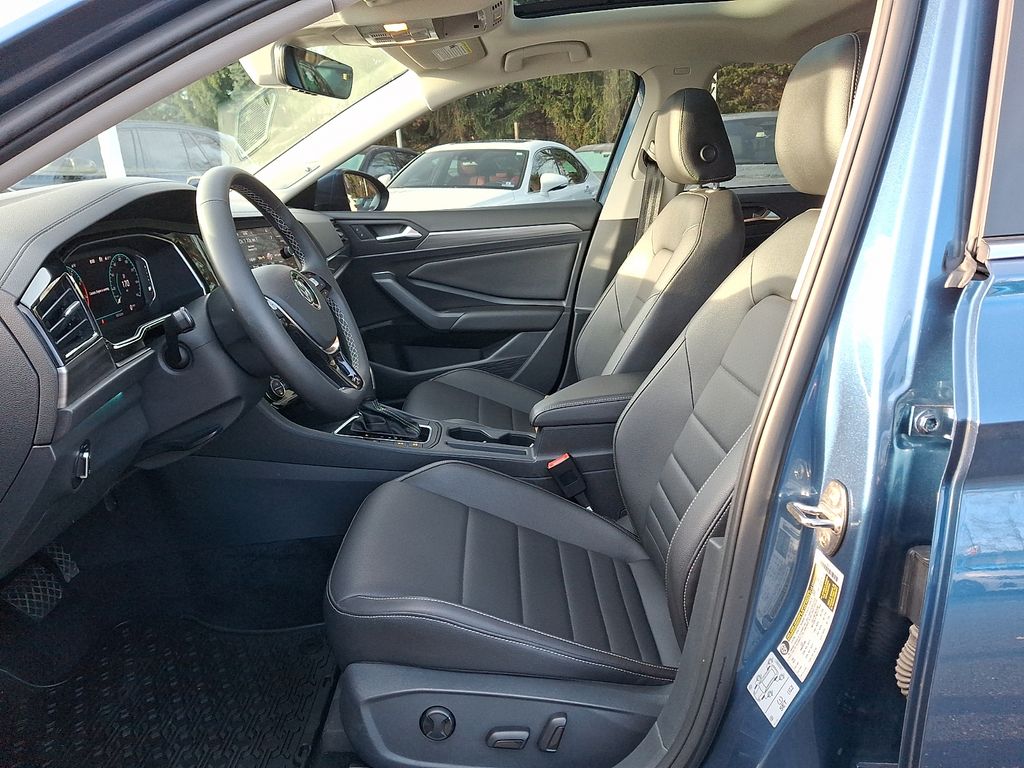 Thumbnail: 2021 Volkswagen Jetta - 9