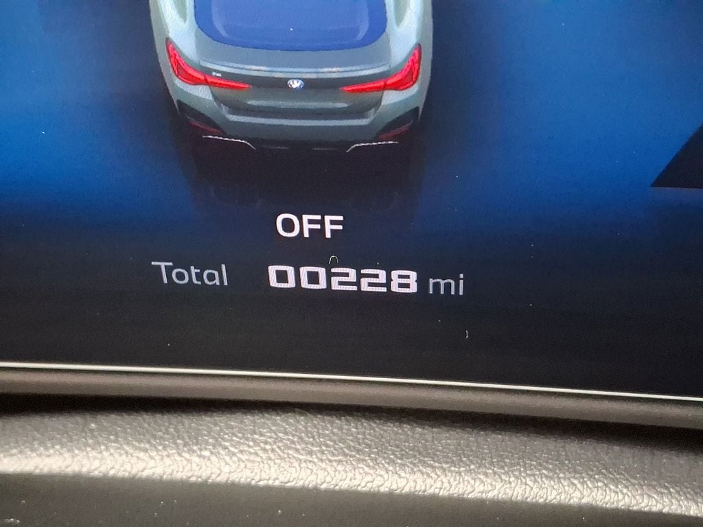 Thumbnail: 2025 BMW i4 - 17