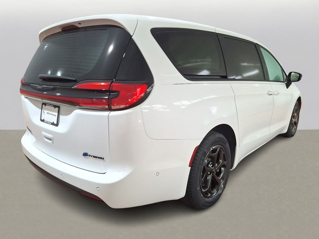 Thumbnail: 2024 Chrysler Pacifica - 5