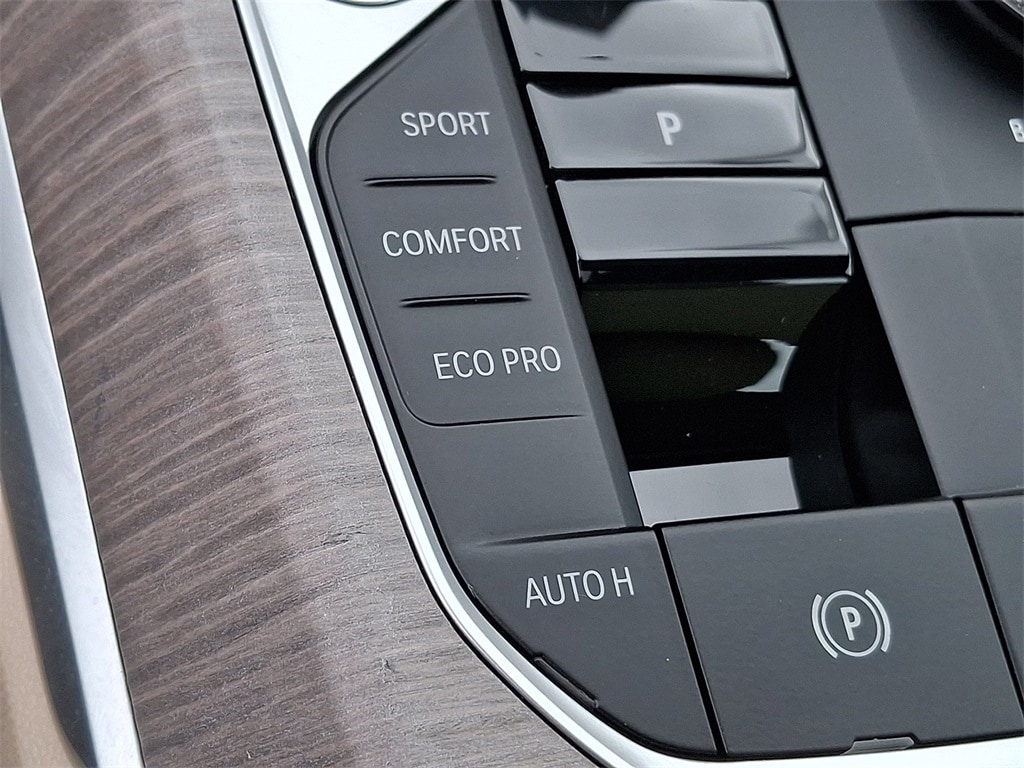 Thumbnail: 2025 BMW 3 Series - 22