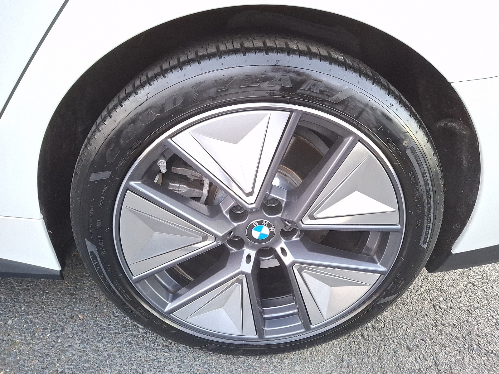 Thumbnail: 2025 BMW i4 - 8