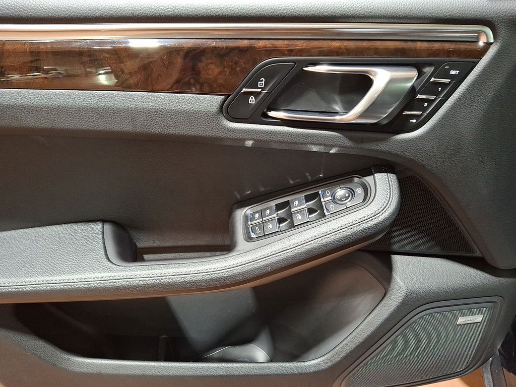 Thumbnail: 2022 Porsche Macan - 8