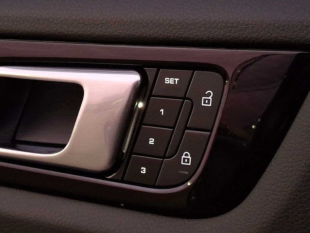 Thumbnail: 2023 Porsche Cayenne - 23