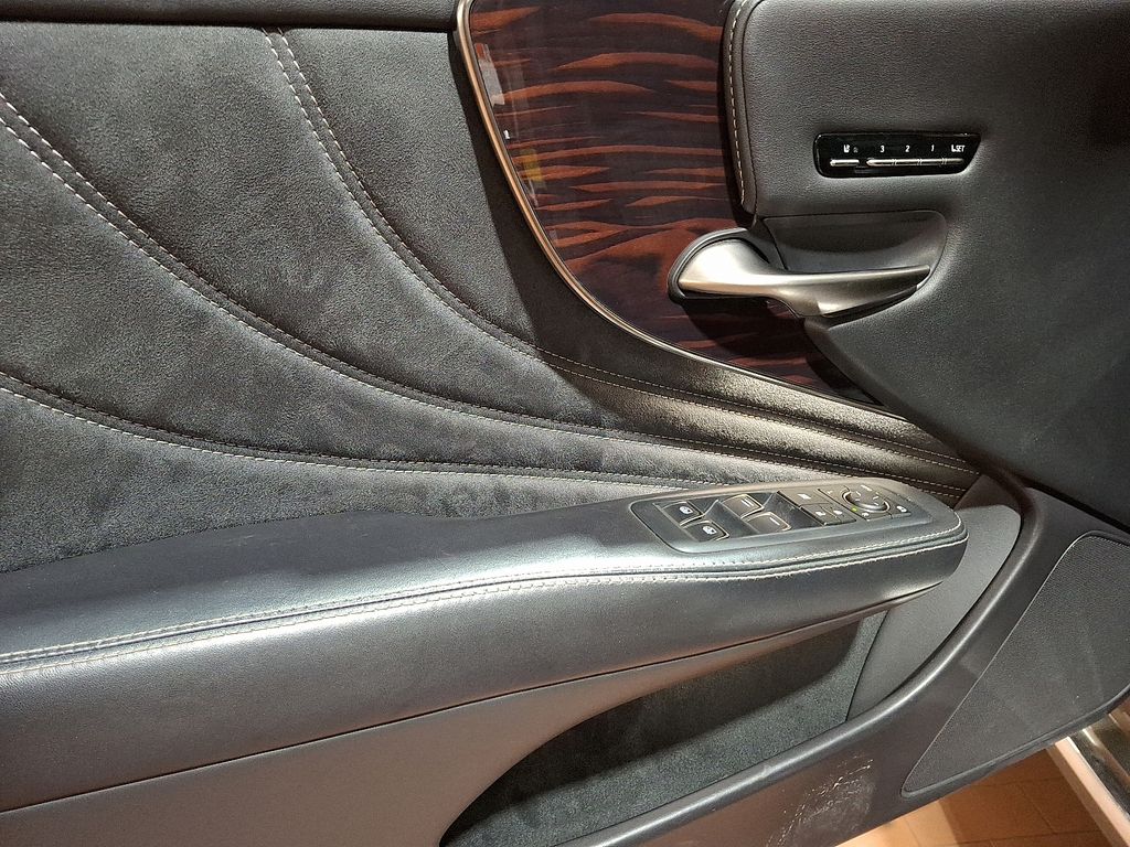 Thumbnail: 2018 Lexus LS - 8