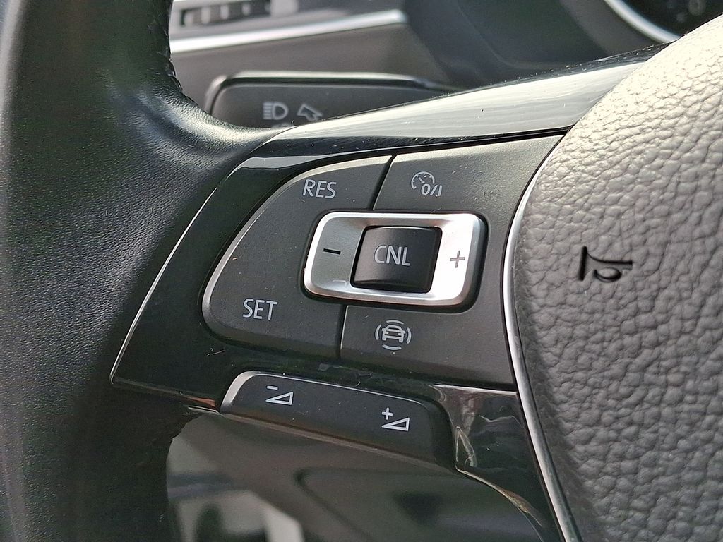 Thumbnail: 2019 Volkswagen Tiguan - 18