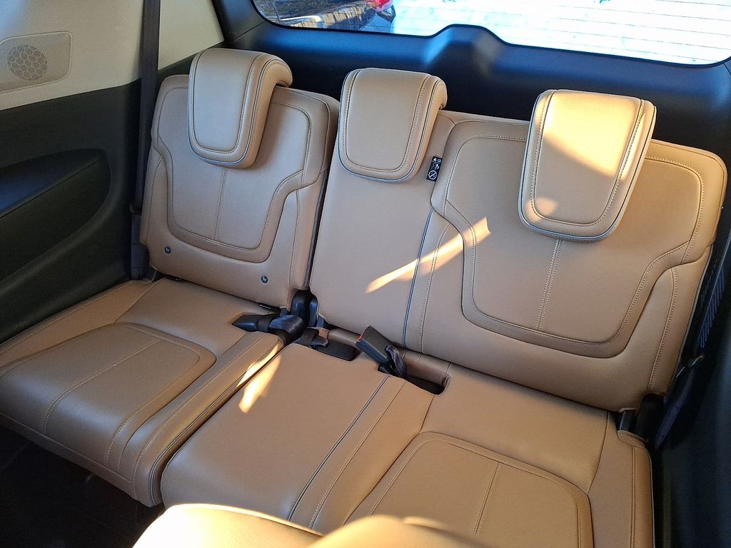 Thumbnail: 2025 INFINITI QX80 - 9