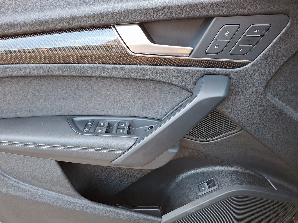 Thumbnail: 2022 Audi SQ5 - 9