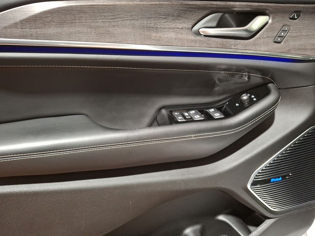 Thumbnail: 2023 Jeep Grand Cherokee - 9