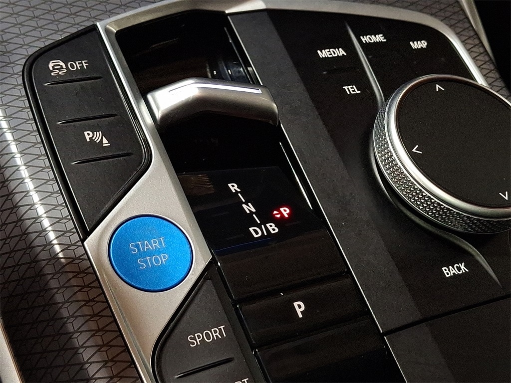 Thumbnail: 2025 BMW i4 - 13