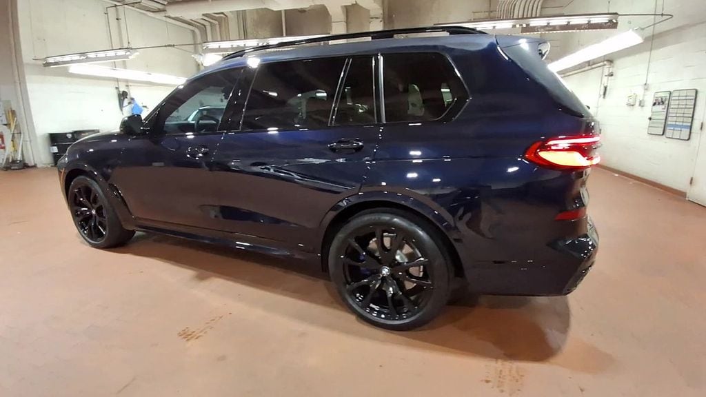 Thumbnail: 2026 BMW X7 - 6