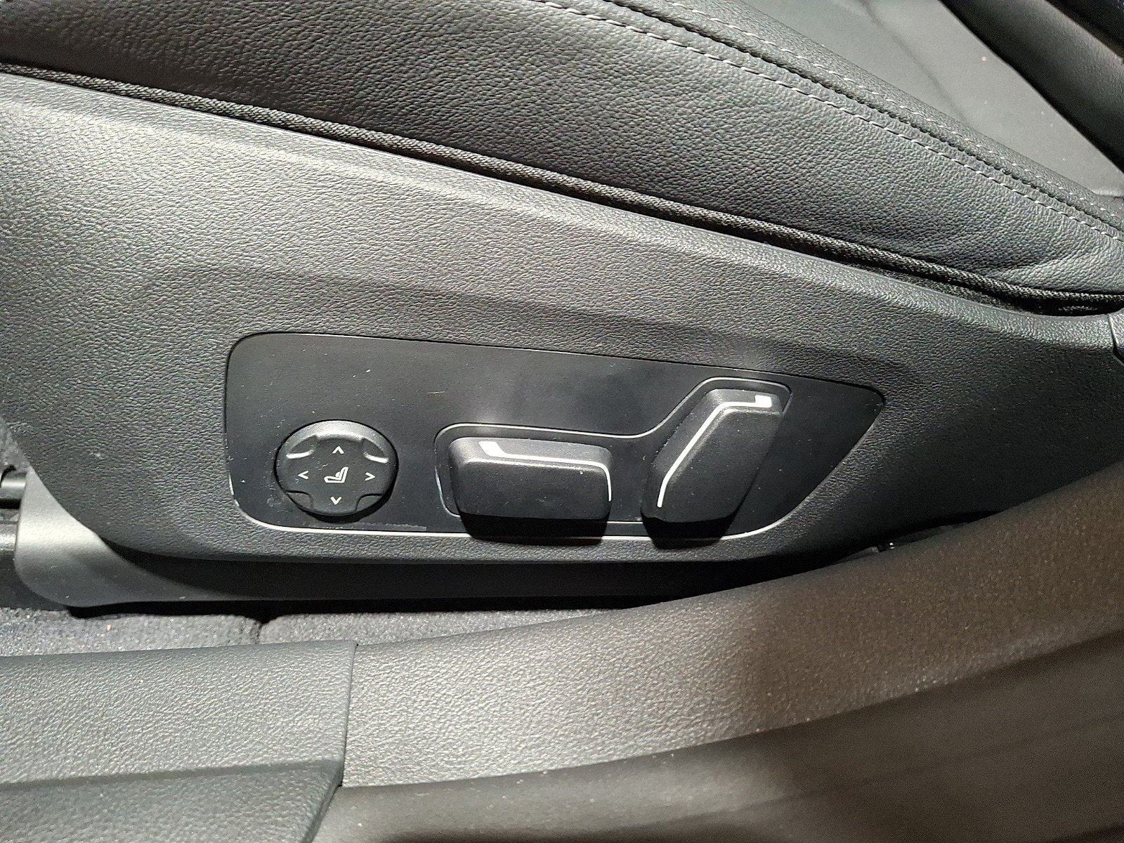 Thumbnail: 2025 BMW i4 - 10