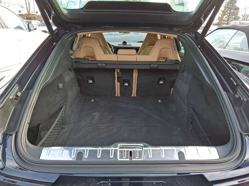 Thumbnail: 2022 Porsche Panamera - 26