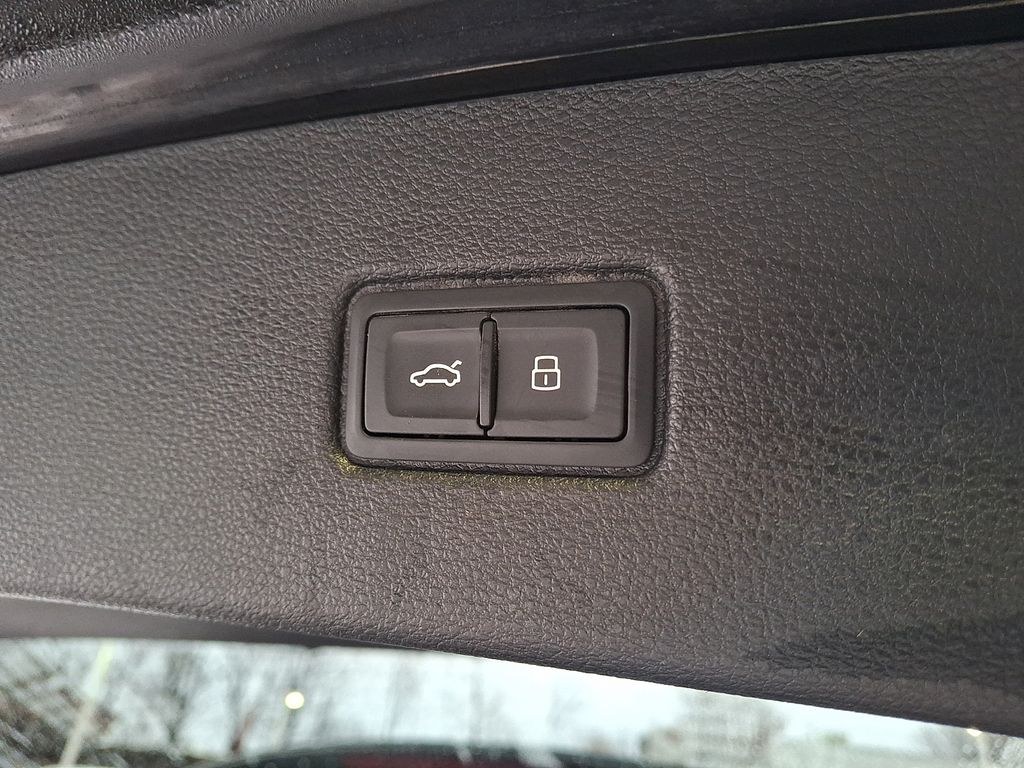 Thumbnail: 2021 Audi Q7 - 28