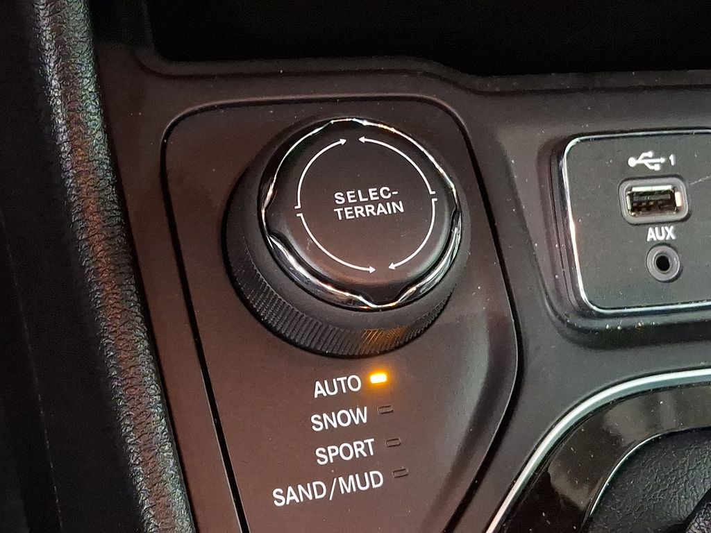 Thumbnail: 2022 Jeep Cherokee - 19