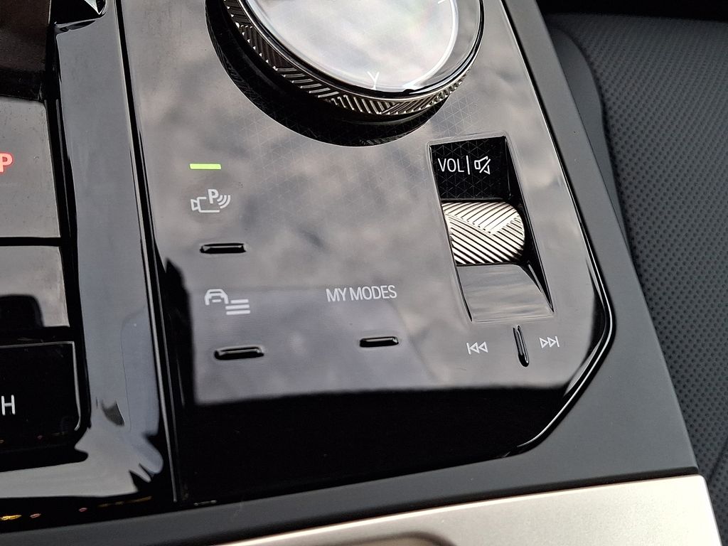 Thumbnail: 2024 BMW iX - 20