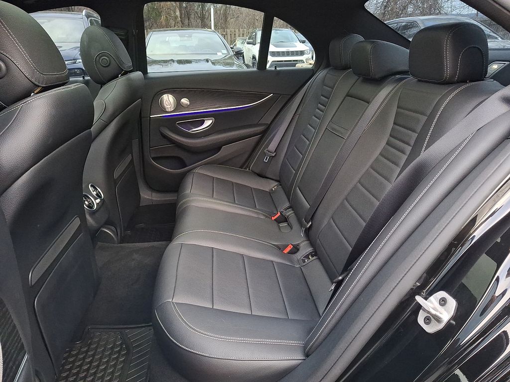 Thumbnail: 2022 Mercedes-Benz E-Class - 7