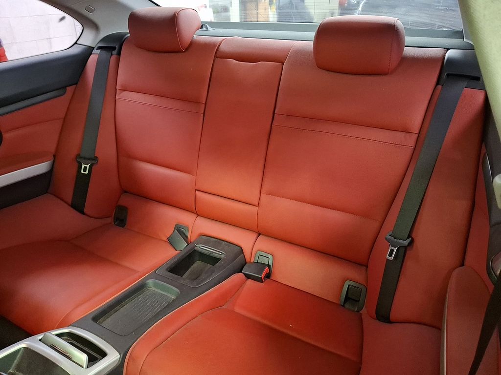 Thumbnail: 2011 BMW 3 Series - 10