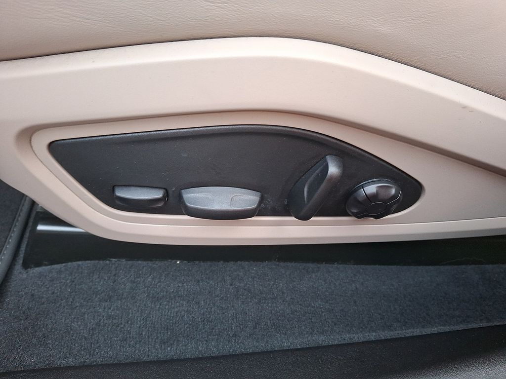 Thumbnail: 2023 Porsche Taycan - 11