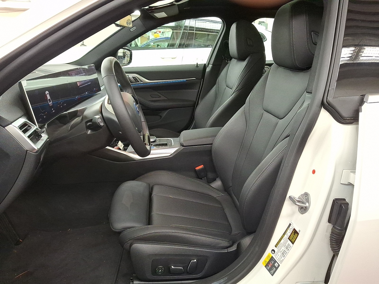 Thumbnail: 2025 BMW i4 - 9