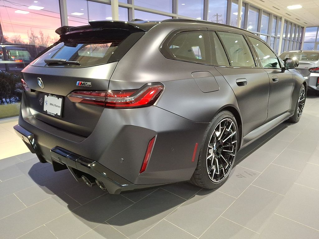 Thumbnail: 2026 BMW M5 - 4