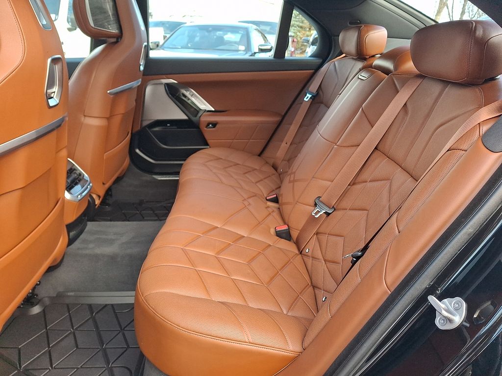 Thumbnail: 2023 BMW 7 Series - 8