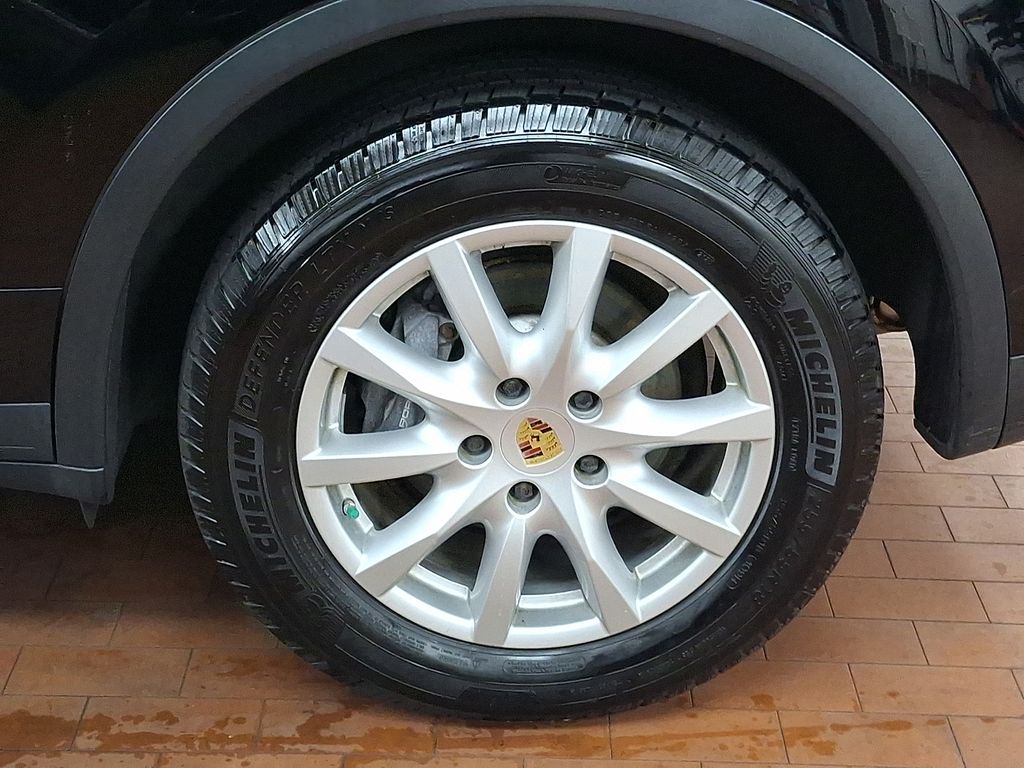 Thumbnail: 2014 Porsche Cayenne - 6