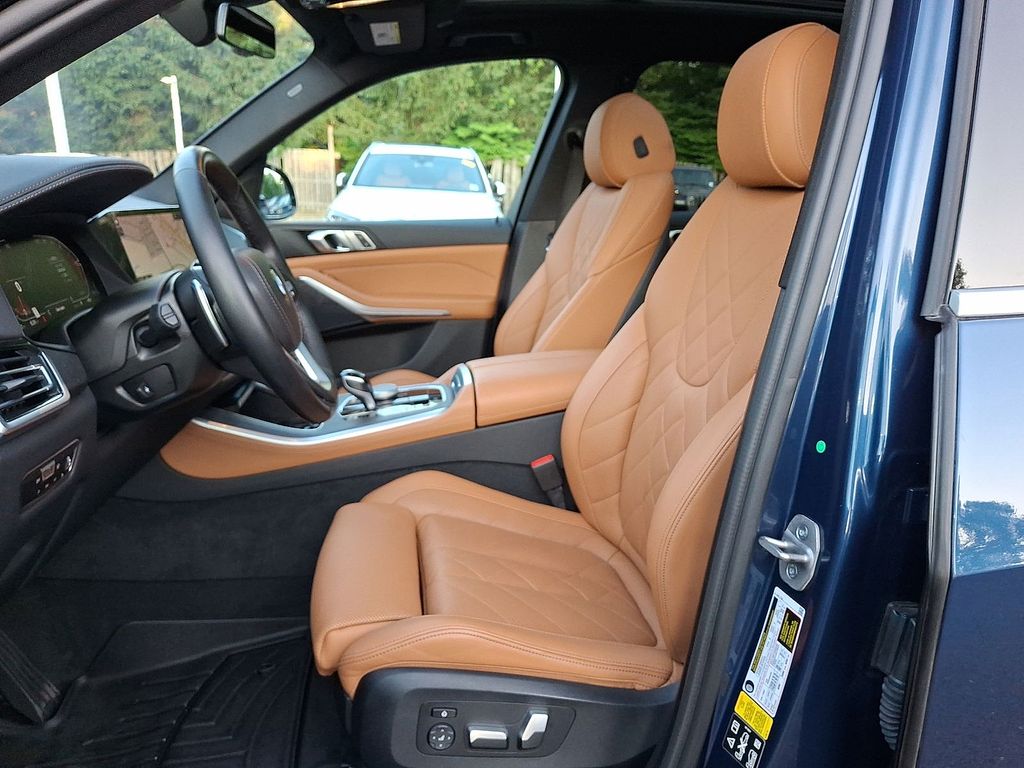 Thumbnail: 2023 BMW X5 - 11