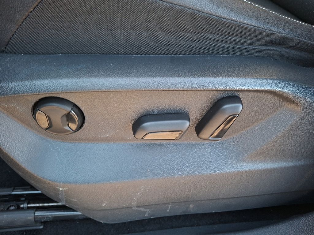 Thumbnail: 2021 Volkswagen Tiguan - 10