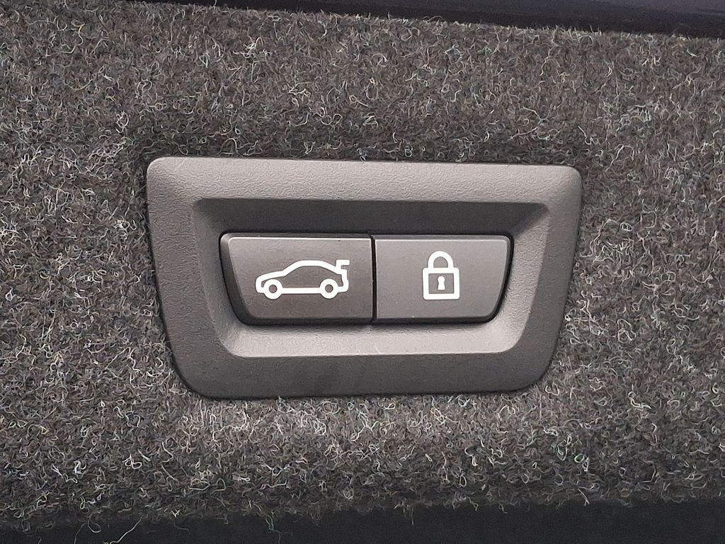 Thumbnail: 2023 BMW 5 Series - 28