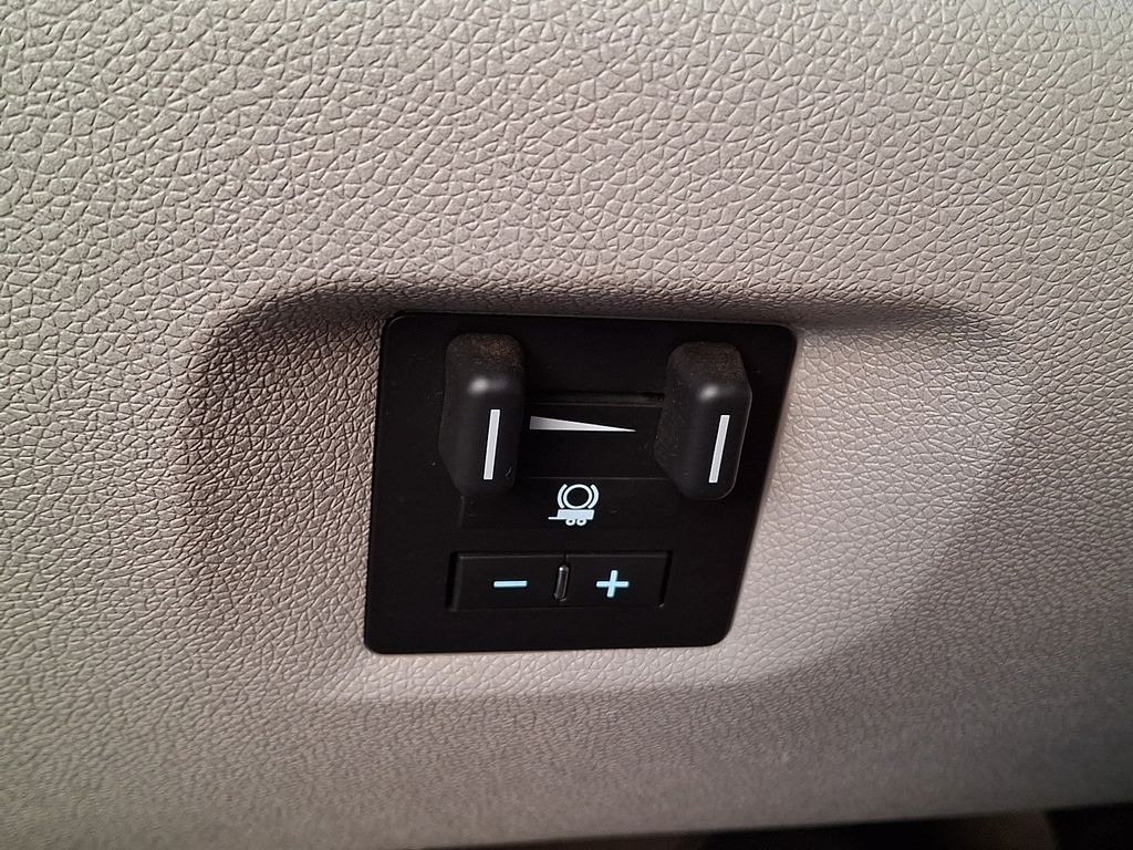 Thumbnail: 2013 Chevrolet Silverado 1500 - 24