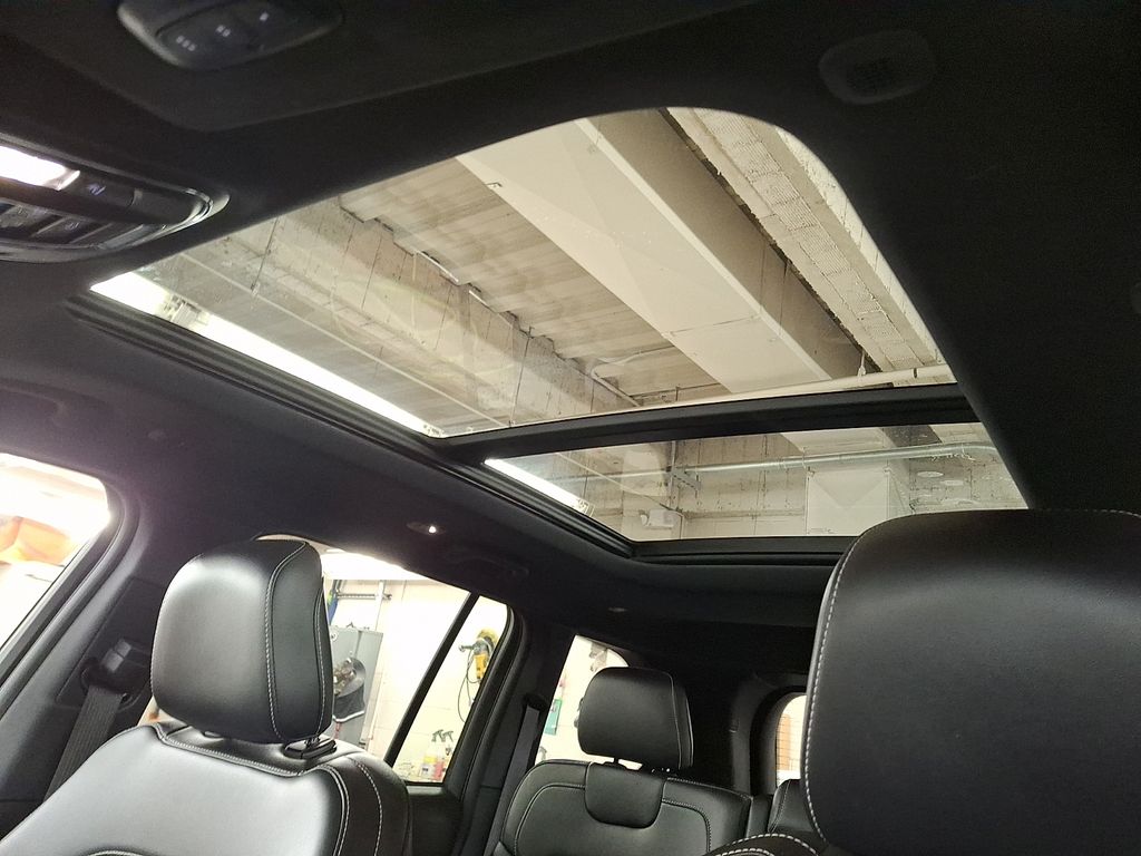 Thumbnail: 2024 Jeep Grand Cherokee - 11