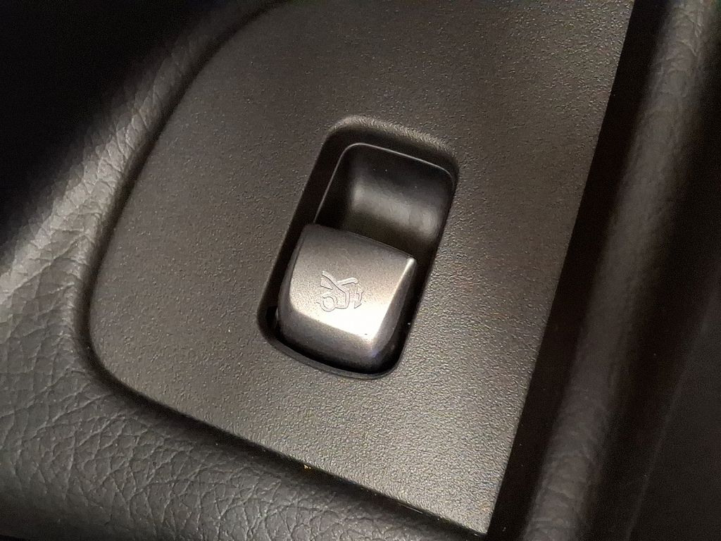 Thumbnail: 2022 Mercedes-Benz E-Class - 23