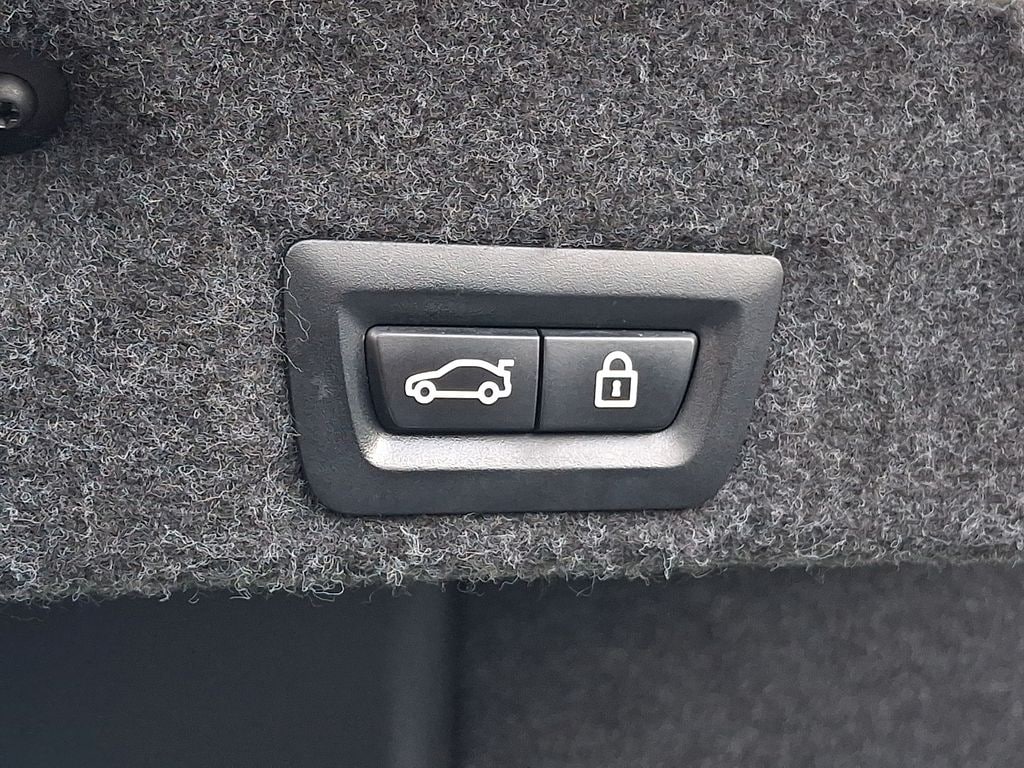 Thumbnail: 2012 BMW 5 Series - 27