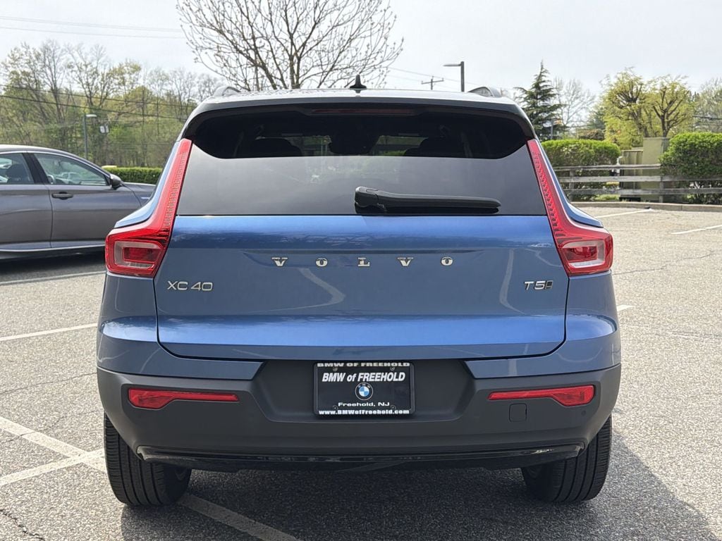 Thumbnail: 2021 Volvo XC40 - 13