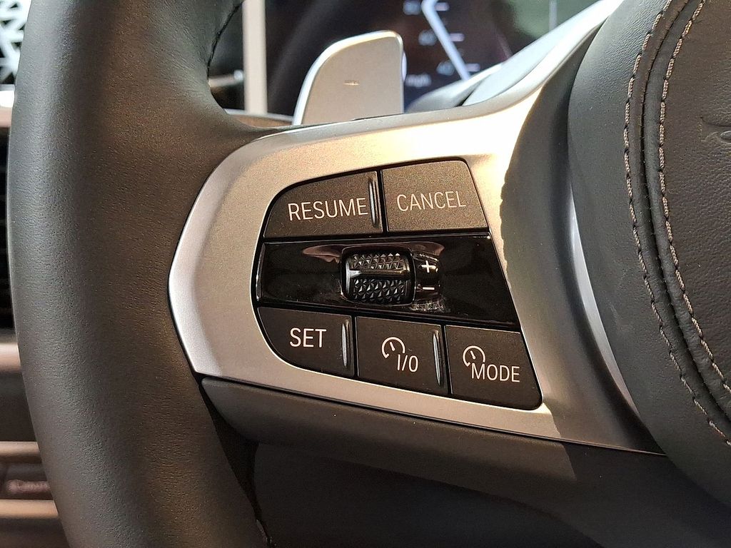 Thumbnail: 2026 BMW X7 - 15